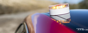 Tenemos motivos para estar enfadados con que nos obliguen a usar las balizas V16 obligatorias, pero no son del todo una mala idea