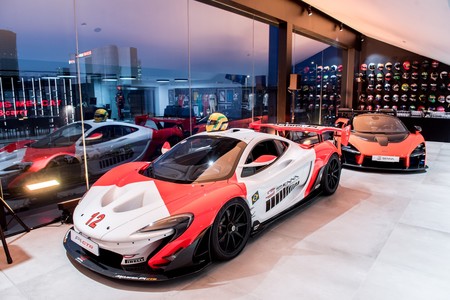 Así es McLaren Barcelona: más que un concesionario de coches, un lugar de culto para los amantes del motor