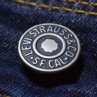Levi's comienza a casi regalar sus míticos vaqueros 501 a mitad de precio y son el comodín perfecto para combinar con todo 
