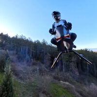 La primera moto voladora del mundo es más cara que un piso en Madrid, y va a empezar a venderse en agosto