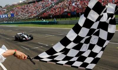 Victoria de Raikkonen, fiasco de Alonso