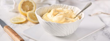 Los cocineros pueden decir misa, pero da igual la cantidad de huevo y aceite que uses para hacer mayonesa: la clave está en el agua 