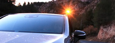 Sí, la baliza V16 va a estar conectada. No, la DGT no te va a estar espiando