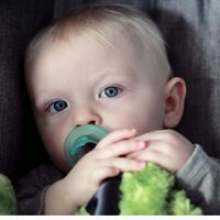 Si estás esperando un niño y tu coche no tiene anclajes ISOFIX, no hace falta que lo mandes al desguace: puedes instalar una silla con el cinturón