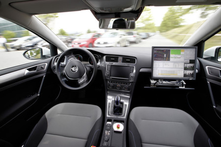 Coches eléctricos que se van de paseo para recargarse