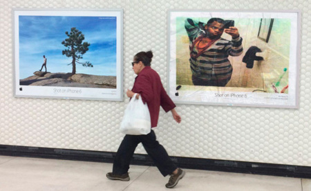 También fotografiado con un iPhone 6, la parodia que Apple estaba pidiendo a gritos