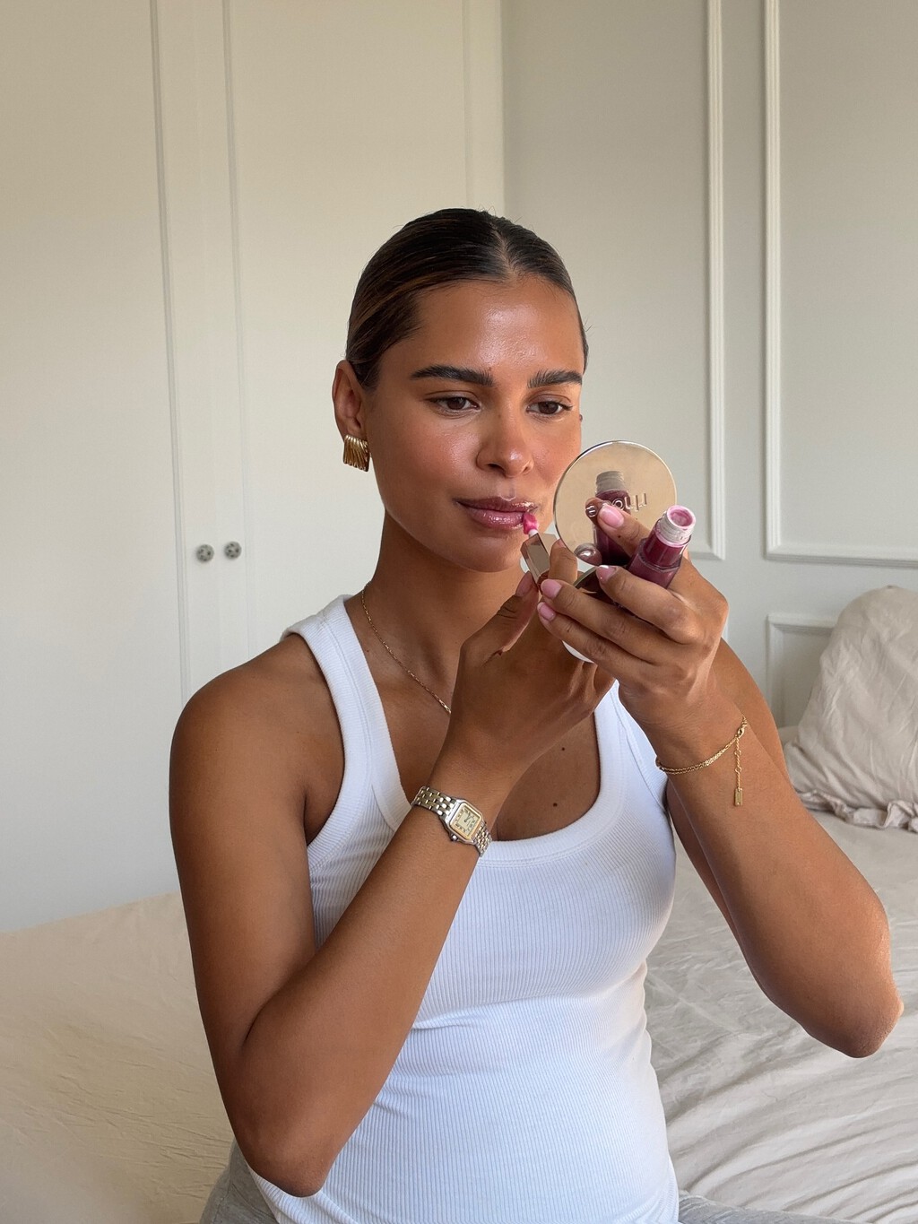 Así es la pulsera de plata con detalle de tulipán favorita de las chicas holandesas que solo cuesta 59 euros 