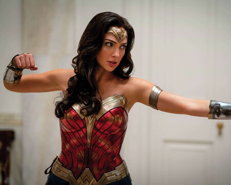 Todo el poder de Wonder Woman ahora como parte de tu estilo con los zapatos oficiales inspirados en la heroína