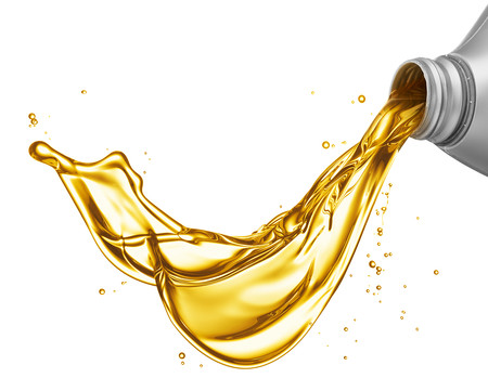 Mineral o sintético. ¿Sabes cuál es el mejor aceite para tu moto?