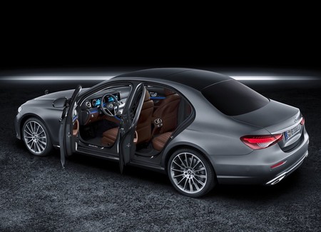 Mercedes Benz E Class 2021 1600 20