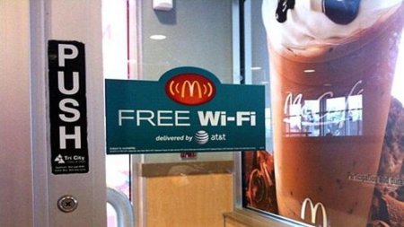 ¿Debería ser obligatorio ofrecer WiFi gratis a los clientes de bares y restaurantes?