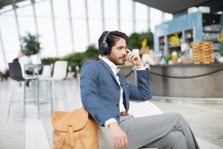 Los Sony MDR-1000X con cancelación de ruido te permiten oír los sonidos "deseados" de tu entorno