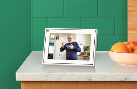 Facebook reconoce que ha estado escuchando clips de audio de sus altavoces inteligentes Portal, y permitirá desactivar su envío