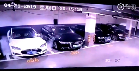 Un Tesla Model S arde en un párking de Shanghai y Tesla investiga las causas a contra reloj