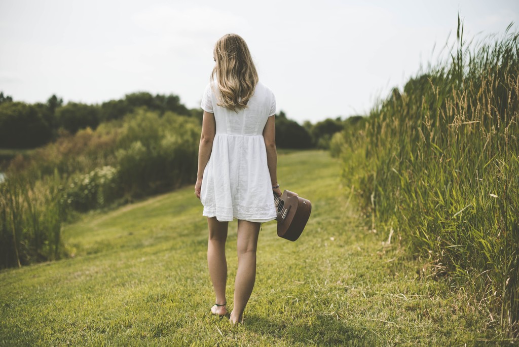 5 vestidos blancos que desearás (y podrás) llevar a todas horas rebajadísimos en El Corte Inglés