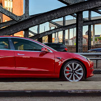 Tesla brilla en el mercado bursátil y lanza una oferta de acciones de 2.000 millones de dólares