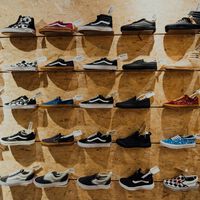 Vans agota las zapatillas de diseño retro que mejor combinan con todo nuestro armario y están rebajadas más de la mitad