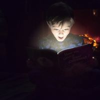 Un adolescente de 13 años es víctima de ‘bullying’ por su afición a los libros y las redes sociales se vuelcan con él