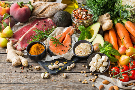 Alimentos saludables para sentirte menos hinchado después de las comidas copiosas