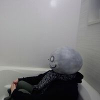 Una noche de juerga es la culpable de que Yoko Taro cambie de máscara, y la nueva está sacada de tus peores pesadillas 