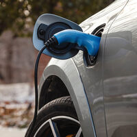 Nos venden los coches híbridos enchufables como la solución ideal, pero ni son tan eficientes ni los utilizamos como deberíamos según este estudio