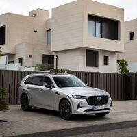 Probamos el Mazda CX-80: no tiene mucha autonomía eléctrica, pero este SUV híbrido enchufable de siete plazas es de lo mejorcito y más barato que la mayoría