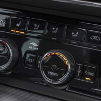 Pocos conocen este botón del climatizador de su coche, pero es muy útil para calentar el interior sin tener el motor arrancado