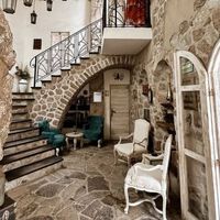 Este es el hotel en Querétaro que está hecho con piedra y tiene una de las bibliotecas más hermosas: cuánto cuesta y cómo llegar