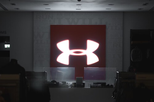 El Corte Inglés triunfa con las rebajas en zapatillas Under Armour con hasta un 60% de descuento en su outlet