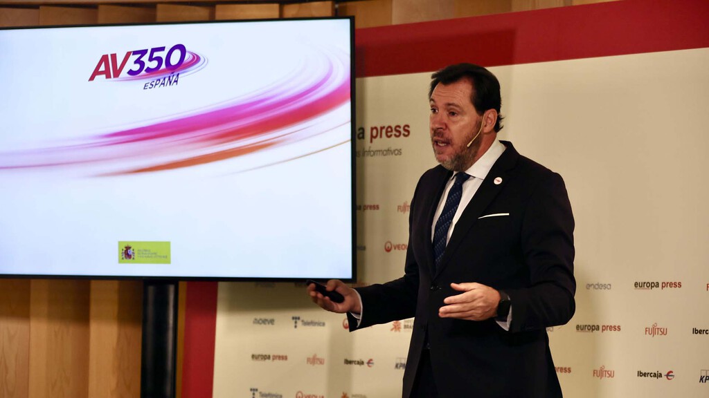 Llevamos un año sufriendo el caos del AVE. La solución que propone el Gobierno es subir la velocidad a 350 km/h y una nueva estación en Parla 