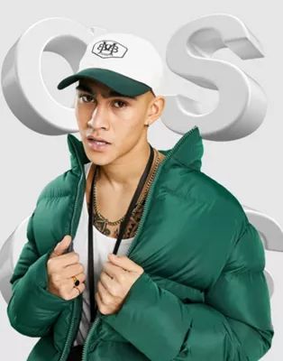 Gorra de béisbol blanca con emblema bordado de ASOS DESIGN