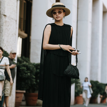 El vestido holgado de Zara que se agota todo el rato tiene un clon más bonito en la nueva colección de Sfera por menos de 26 euros 