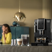 El Corte Inglés tiene a uno de sus mejores precios esta cafetera superautomática con molinillo integrado: café de barista, pero en casa 