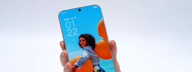 Este concepto de móvil con 0 mm de biseles en pantalla nos ha volado la cabeza. Y es de Tecno 