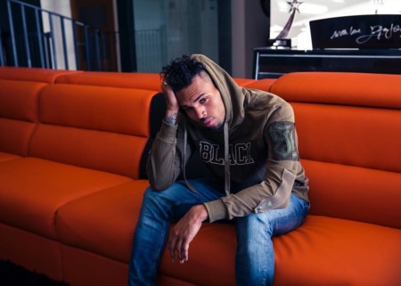 Chris Brown la vuelve a liar parda