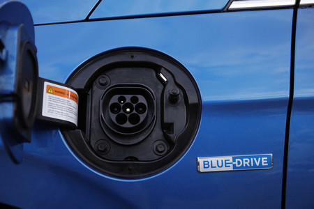 Hyundai IONIQ híbrido enchufable, prueba contacto