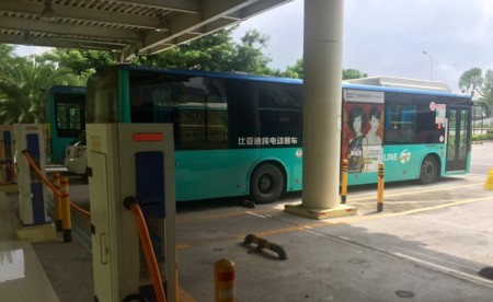 Pekín abre una macro-estación de recarga para autobuses eléctricos