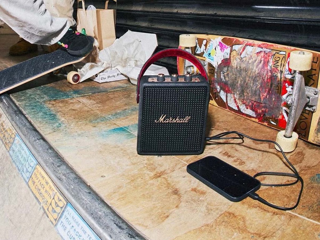 Bocina Bluetooth super portátil con audio envolvente y casi dos días de batería. Marshall Stockwell III en México