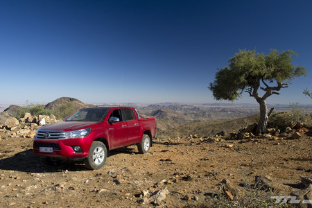 Toyota Hilux 2016: a prueba en el desierto y las dunas de Namibia