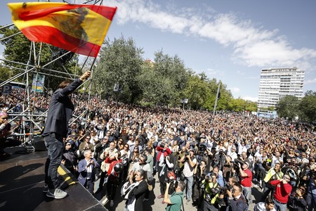 Madrid se desborda con motoristas venidos de toda España en el último adiós a Ángel Nieto