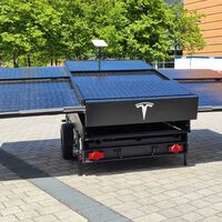 Este remolque de Tesla es un extensor de autonomía, lleva paneles solares y tiene Internet por satélite