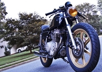 Yamaha XS 400 Moto Hangar: una utilitaria con mucho estilo