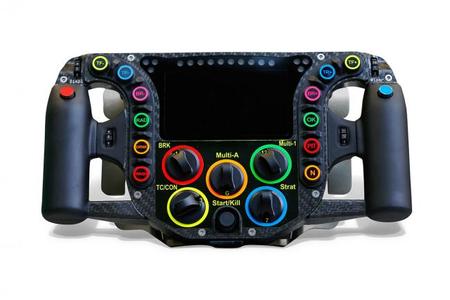 El volante del Porsche 919 Hybrid es un comando multifuncional