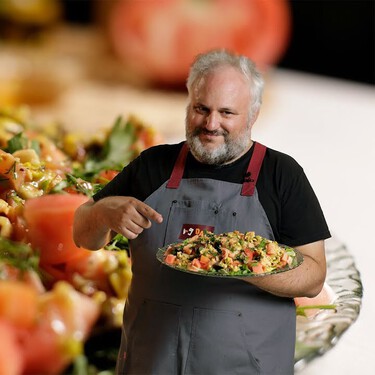 Hoy en La cocina de DAP preparamos una ensalada deliciosa y con aires festivos, pero que está lista en cinco minutos