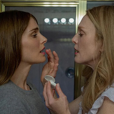 Hoy en HBO Max: la película con Julianne Moore y Natalie Portman que se inspira en un escándalo de los 90 