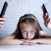 Desconecta el móvil este verano y conecta con tus hijos; por su bien, y por el tuyo