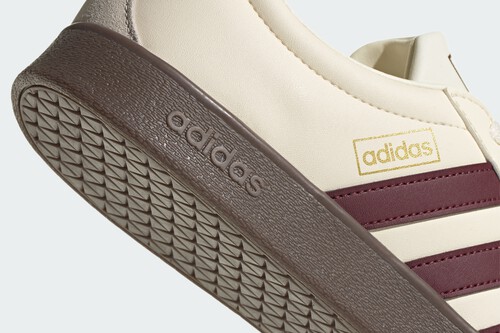 Por Menos De 50 Euros Adidas Tiene Las Zapatillas Vintage Mas Elegantes Color Hueso Para Tus Looks Old Money