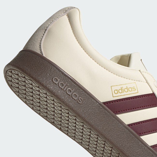 Por Menos De 50 Euros Adidas Tiene Las Zapatillas Vintage Mas Elegantes Color Hueso Para Tus Looks Old Money