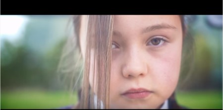 'I am Holly' el conmovedor vídeo contra el acoso escolar que no deja indiferente