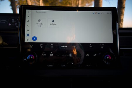 O foco em software no Toyota C-HR+ é mínimo. Esta é a gaveta de aplicativos.